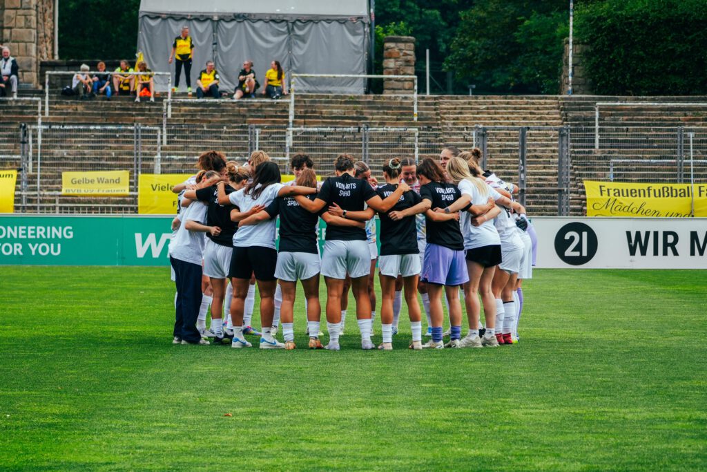 Saisonfinale unserer 1. Frauen im Stadion Rote Erde